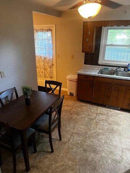 Building Photo - 1026 N Jefferson St