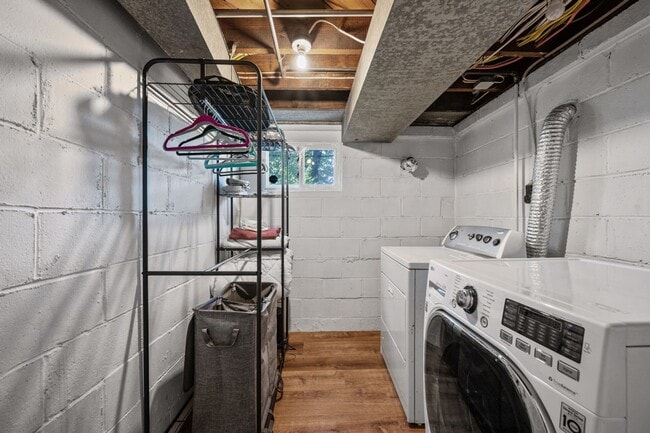 Building Photo - Furnished Rental in Shadyside