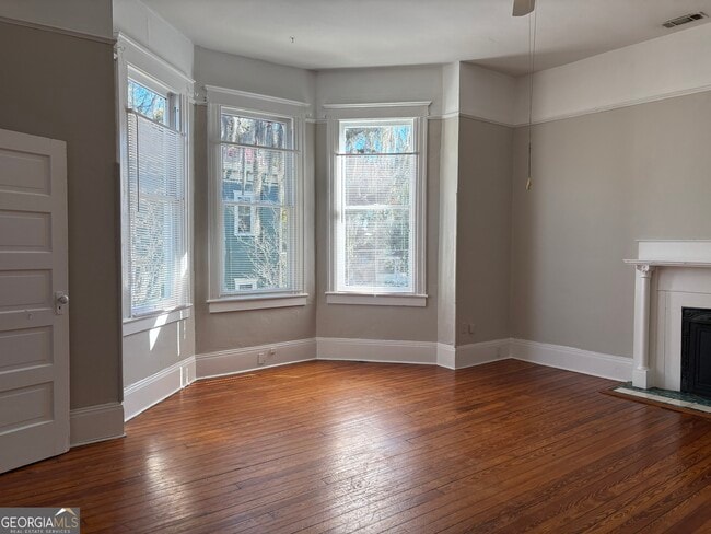 Building Photo - 836 E Henry St