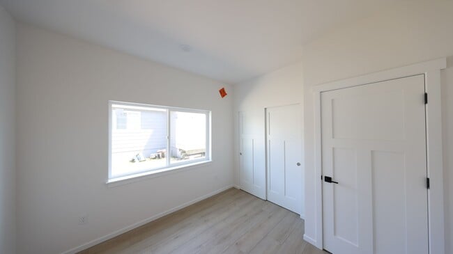 Building Photo - 2 Bed 2 Bath - Downtown Anacortes - NAS Whidbey - Island Hospital