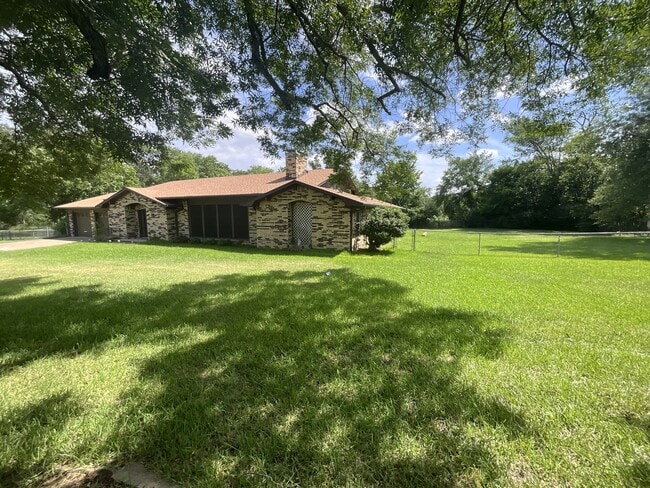 Building Photo - 530 Hilliard Dr