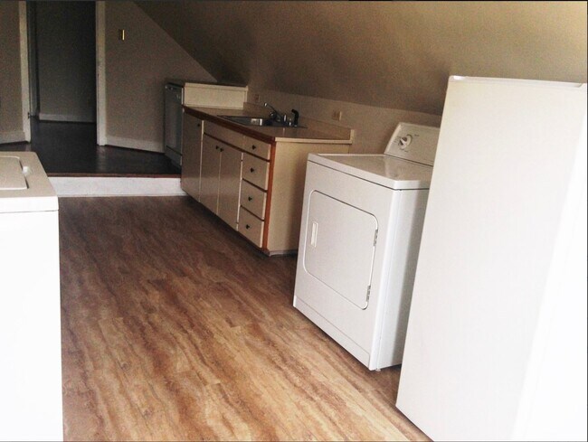 Building Photo - THREE 2 BEDROOM APARTMENTS IN THIS BUILDIN...