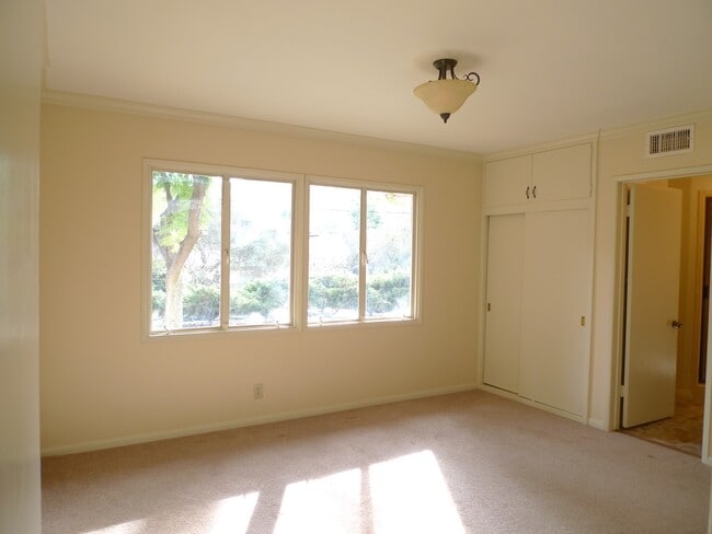 Building Photo - 2290 Canonita Dr