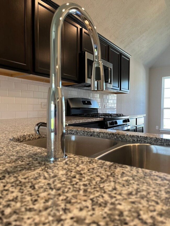 Building Photo - 3/2/2  in the beautiful  gated community of Point Aquarius WISD