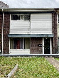 Building Photo - Charming 3-Bedroom Townhome with Fenced Yard