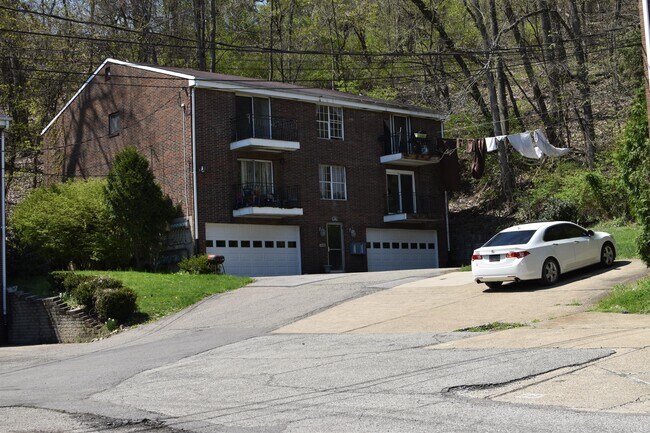 Interior Photo - NOLL AVENUE -- 070