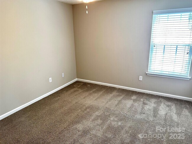 Building Photo - 8708 Laurel Run Dr
