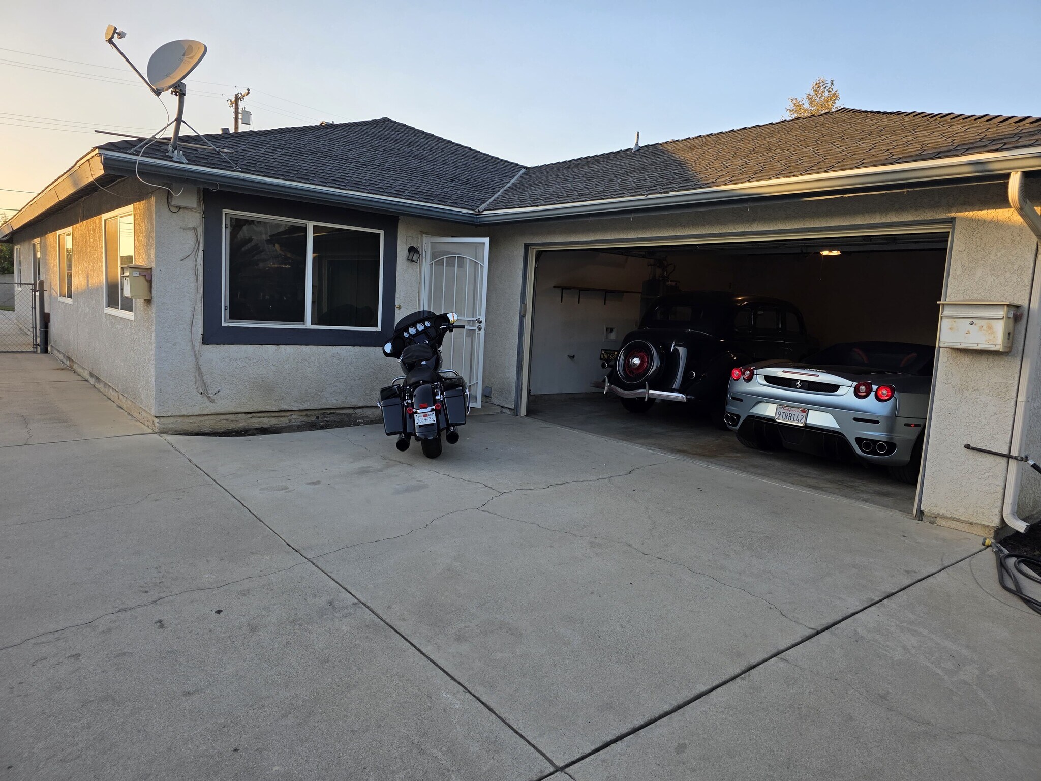 Building Photo - 625 N Angeleno Ave