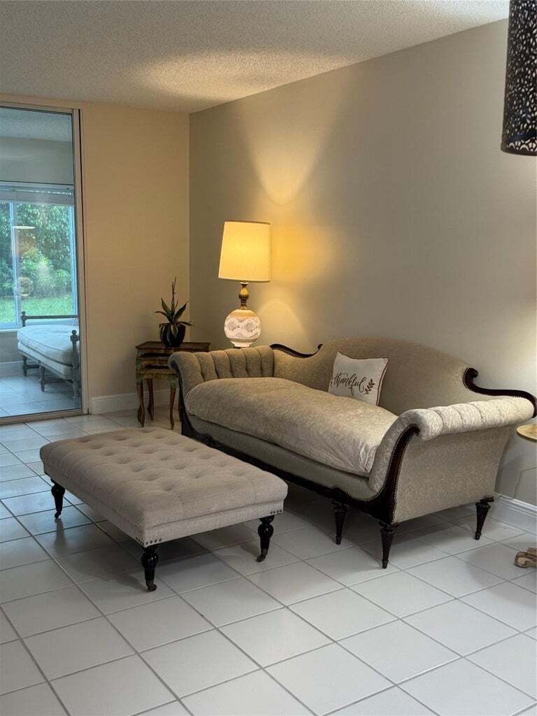 Building Photo - 9245 Flynn Cir