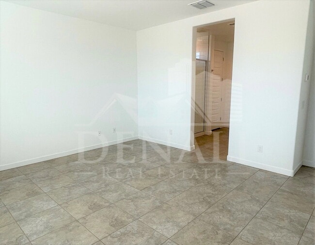 Building Photo - 4622 N 192nd Ln