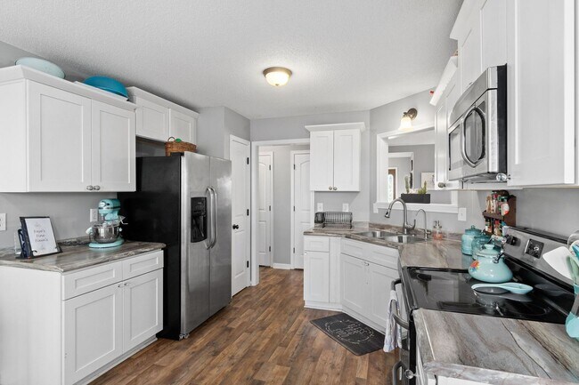 Building Photo - 4 Bedroom Pet Friend Home For Rent Near Dotsonville Road!