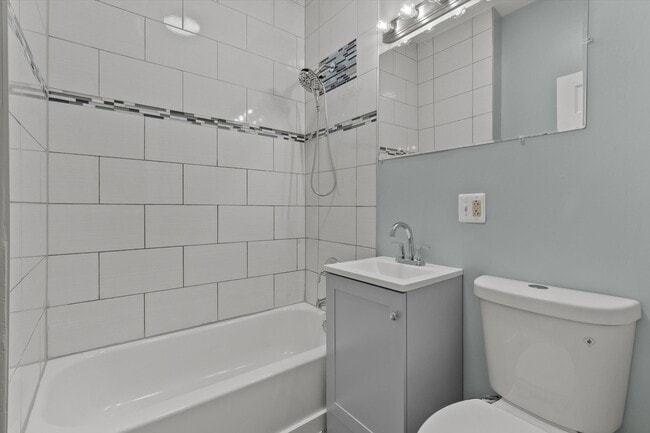 Building Photo - 820 E 89th Pl