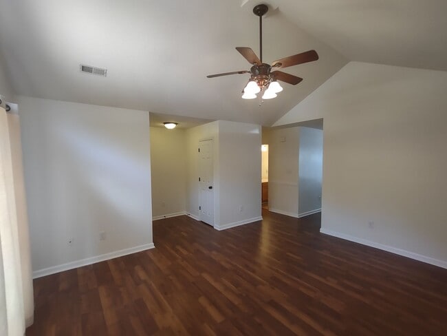 Building Photo - Beautiful Brick Ranch located in Cinnamon ...