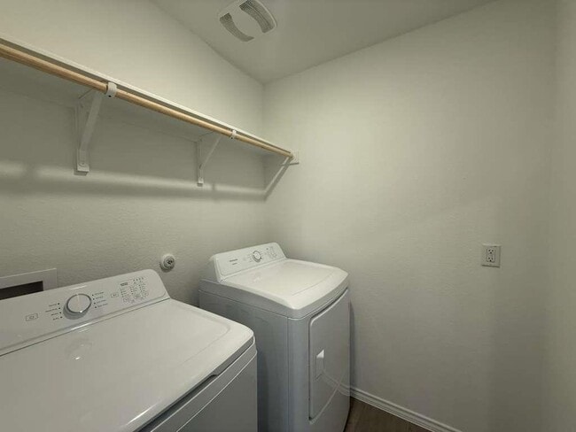 Building Photo - 205 Herald Dr