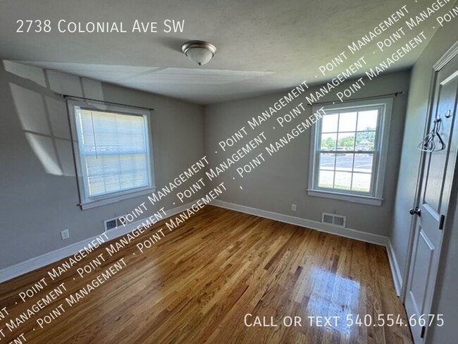 Building Photo - 2738 Colonial Ave SW
