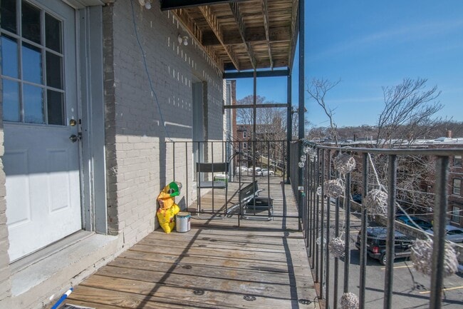 Building Photo - 33 Egremont Rd