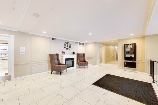 Building Photo - 2909 N Sheridan Rd