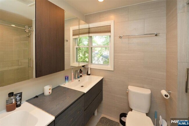 Building Photo - 5-15 Dorothy Street Unit 1X