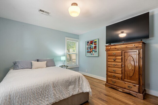 Building Photo - Fully Furnished Cottage in Pittsboro