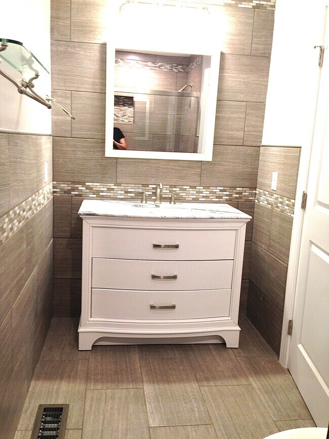 Building Photo - 763 S Aurora St