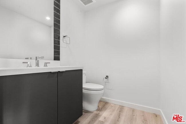 Building Photo - 1226 S Bedford St