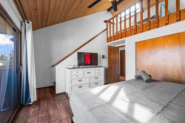 Building Photo - 733 Seacoast Dr