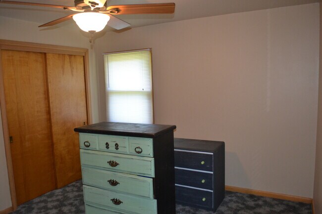 Building Photo - Nice 3-4 Br, 2 Bath Ranch style home, fenced in yard, garage, patio, full basement