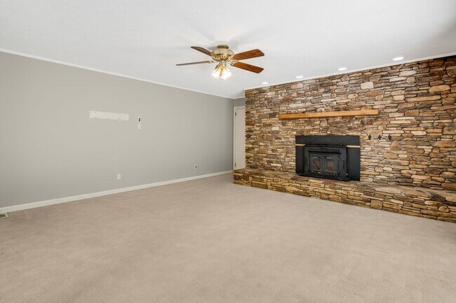 Building Photo - 102 Arbor Ln