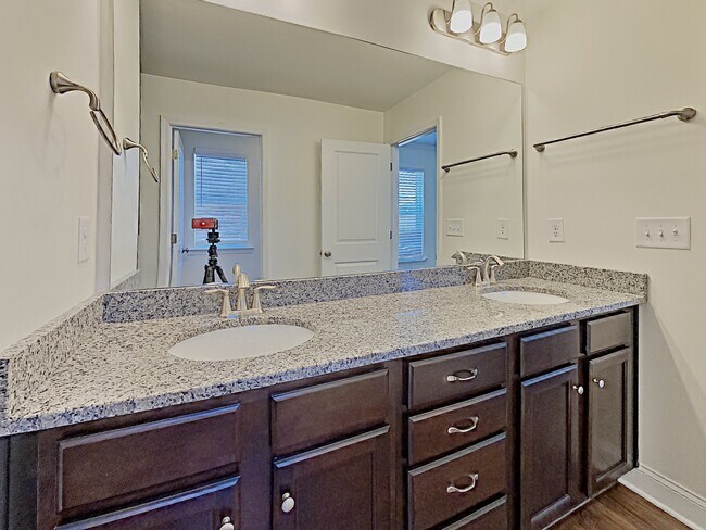 Building Photo - 410 Levon Ct
