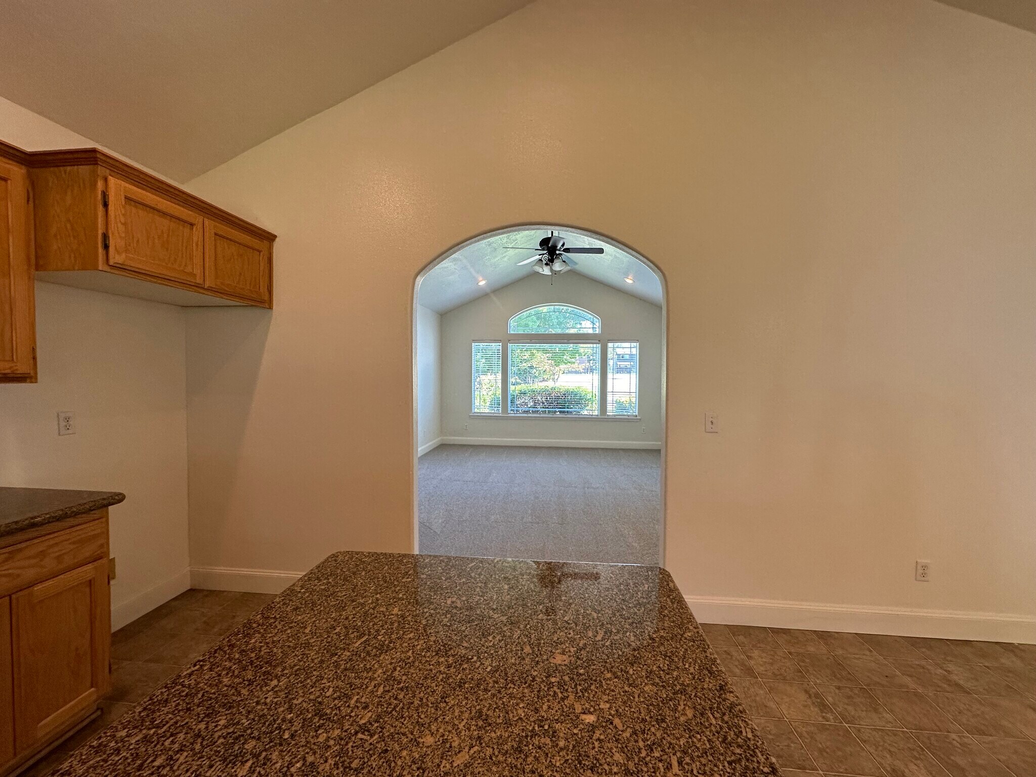 Building Photo - 818 Solano Cir