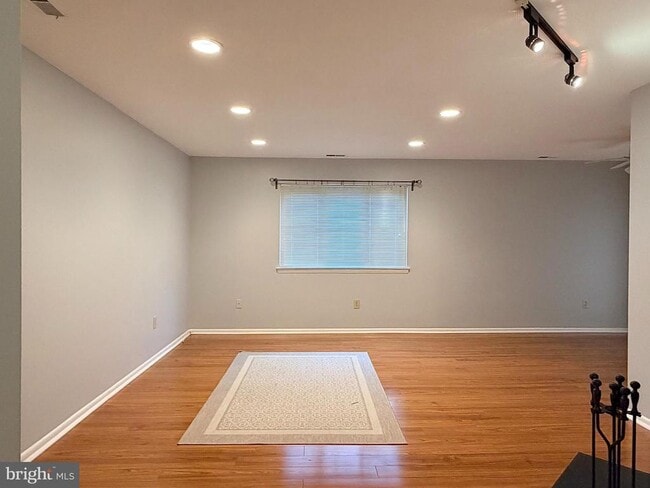 Building Photo - 201B Kelly Cove