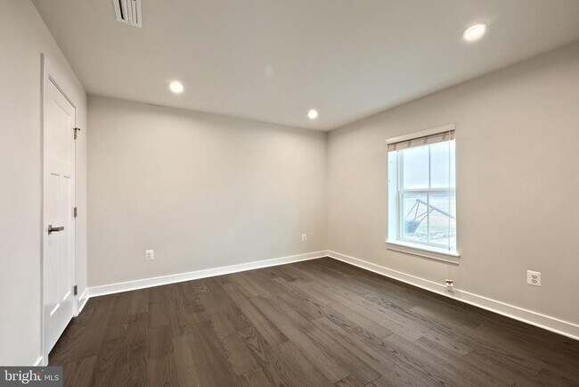 Building Photo - 12 Ervin Dr