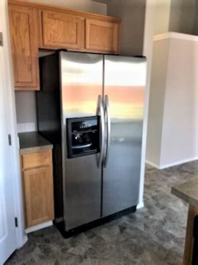 Building Photo - Charming Meridian home with 3 bed 2.5 bath and an office. Located in the Trailway Park Subdivisio...