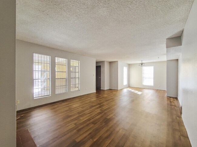 Building Photo - 4640 Koval Ln
