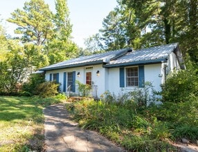 Building Photo - 882 Cherokee Rd