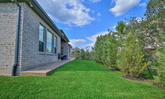 Building Photo - 902 Falcon Hollow Ln