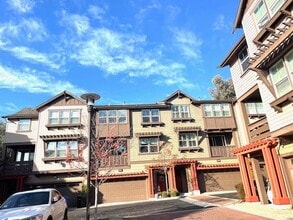 Building Photo - 9 Shreve Ln