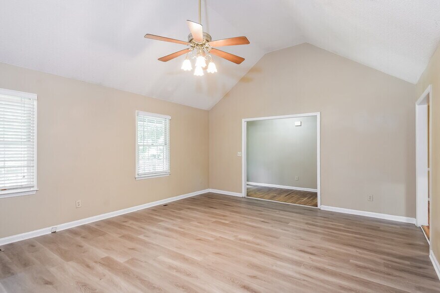 Building Photo - 2699 Barcelona Dr SW