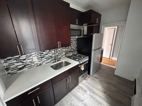 Building Photo - 149 Zabriskie St