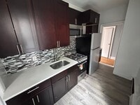 Building Photo - 149 Zabriskie St