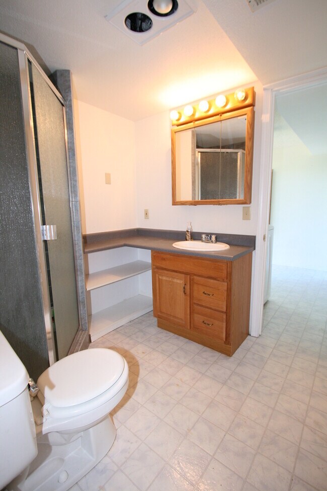 Building Photo - Wonderful 3 bedroom home close to Palmer P...