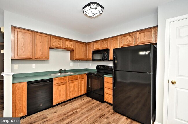 Building Photo - 3435 Westview Dr