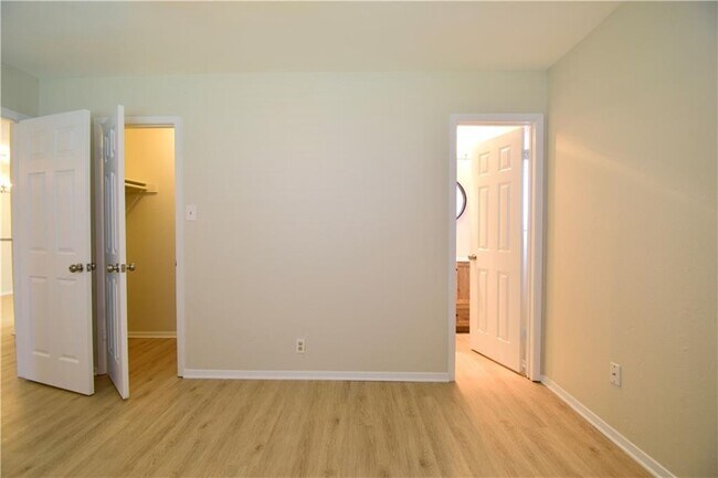 Building Photo - 12302 Deer Falls Dr