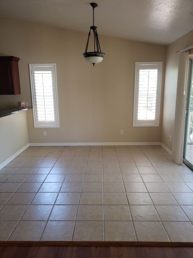 Building Photo - Super Clean 3 Bed / 2 Bath with RV parking