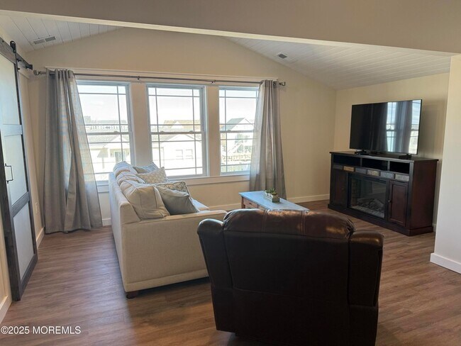 Building Photo - 44 Harold Ln