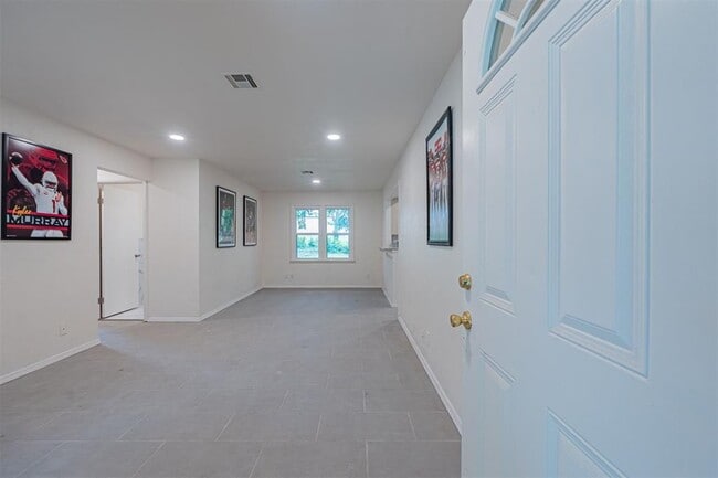 Building Photo - 1512 Bedford Ln