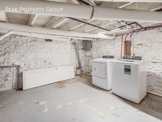 Building Photo - 504 S Lazelle St