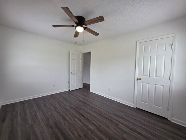 Building Photo - 144 Horse Shoe Bend