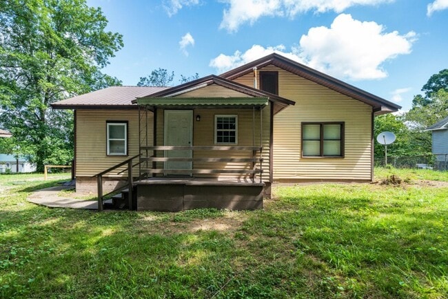 Primary Photo - Newly Renovated Home is Graysville!