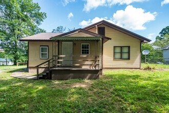 Building Photo - Newly Renovated Home is Graysville!